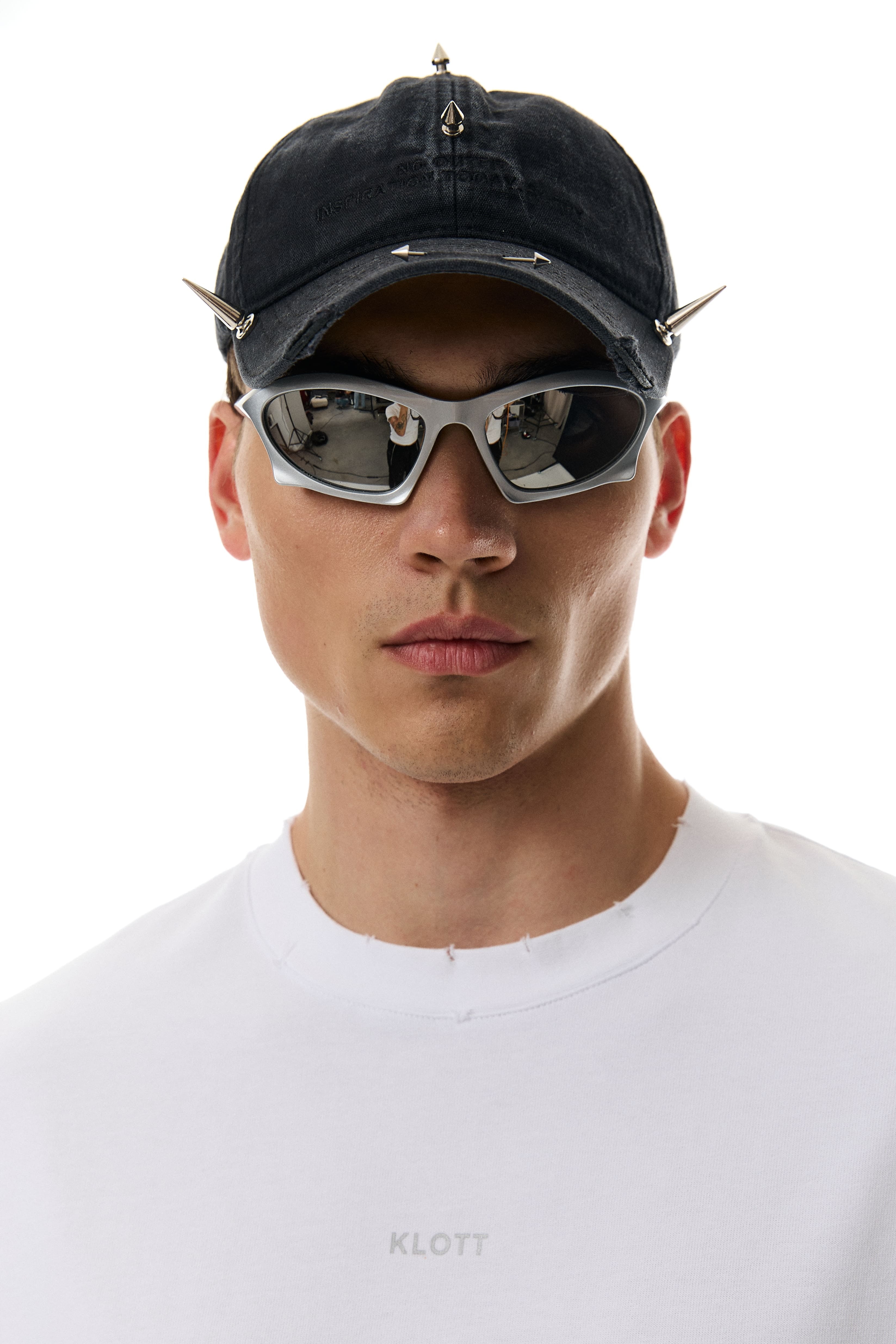 CAP WITH SPIKES