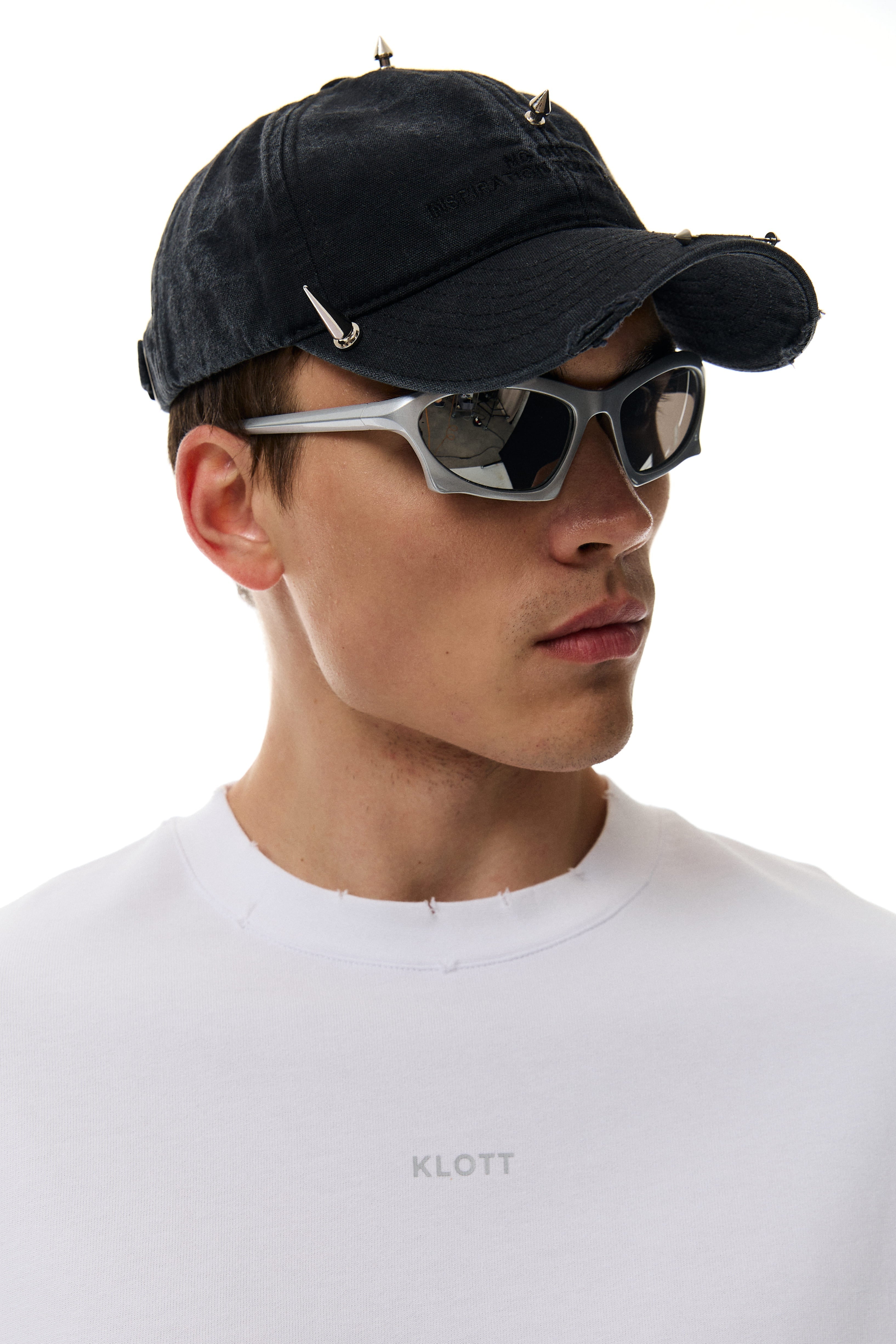 CAP WITH SPIKES